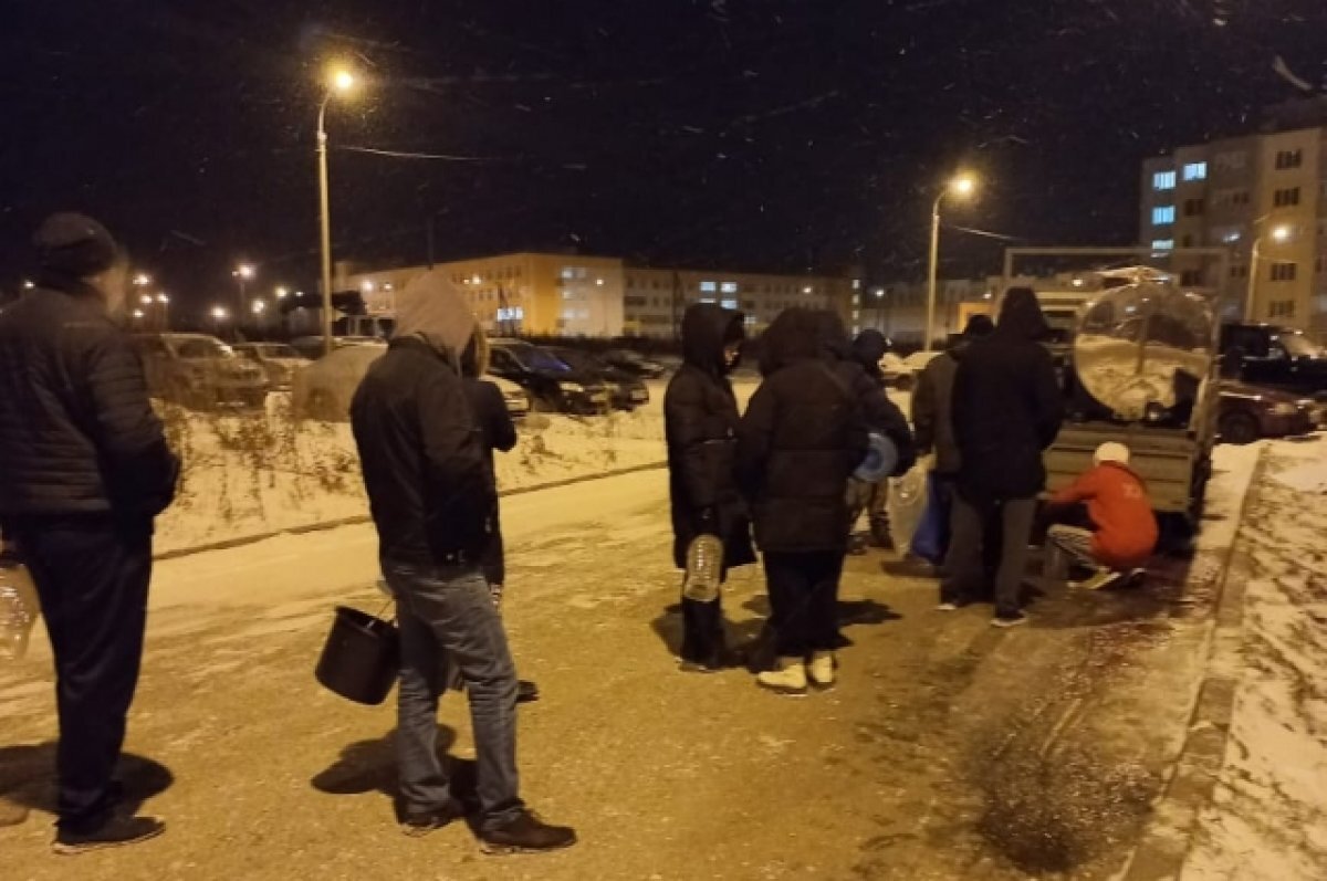    В поселке под Уфой люди остались без питьевой воды и с черной сантехникой