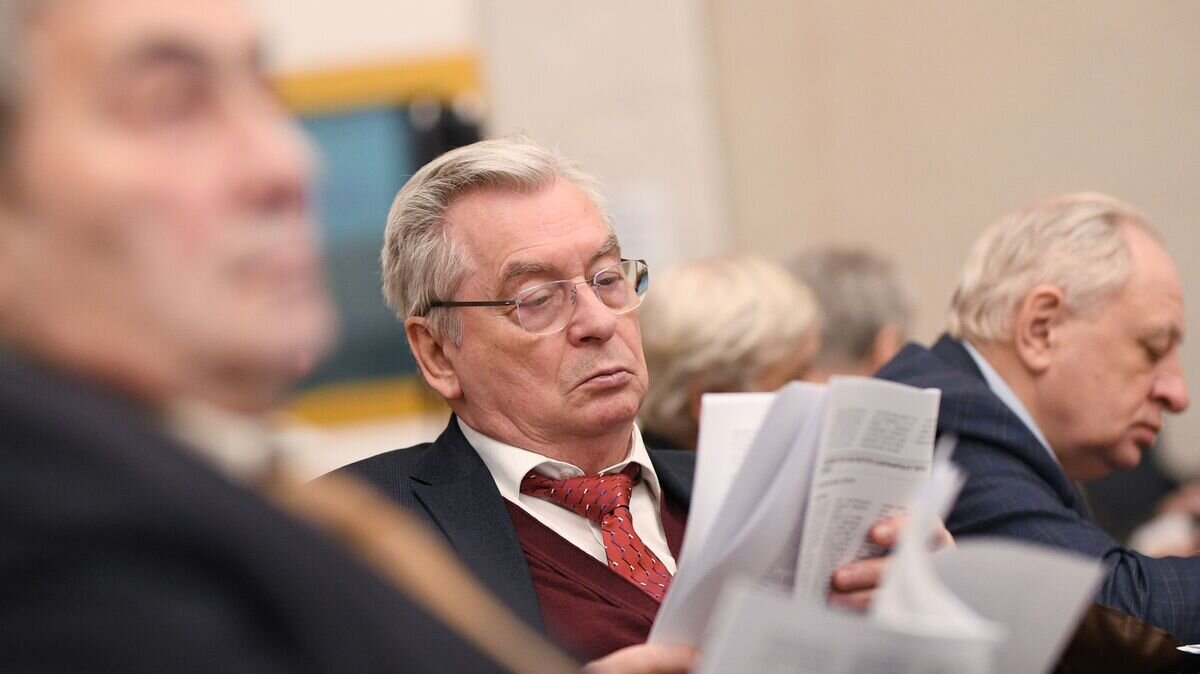    Заместитель главных редакторов "Журнала эволюционной биохимии и физиологии" и "Российского физиологического журнала им. И. М. Сеченова" Всеволод Ткачук на заседании президиума РАН© РИА Новости / Евгений Биятов