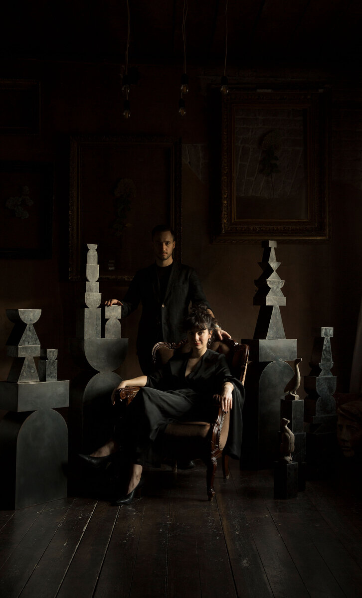 Лена Микич и Александр Волков среди своих работ.