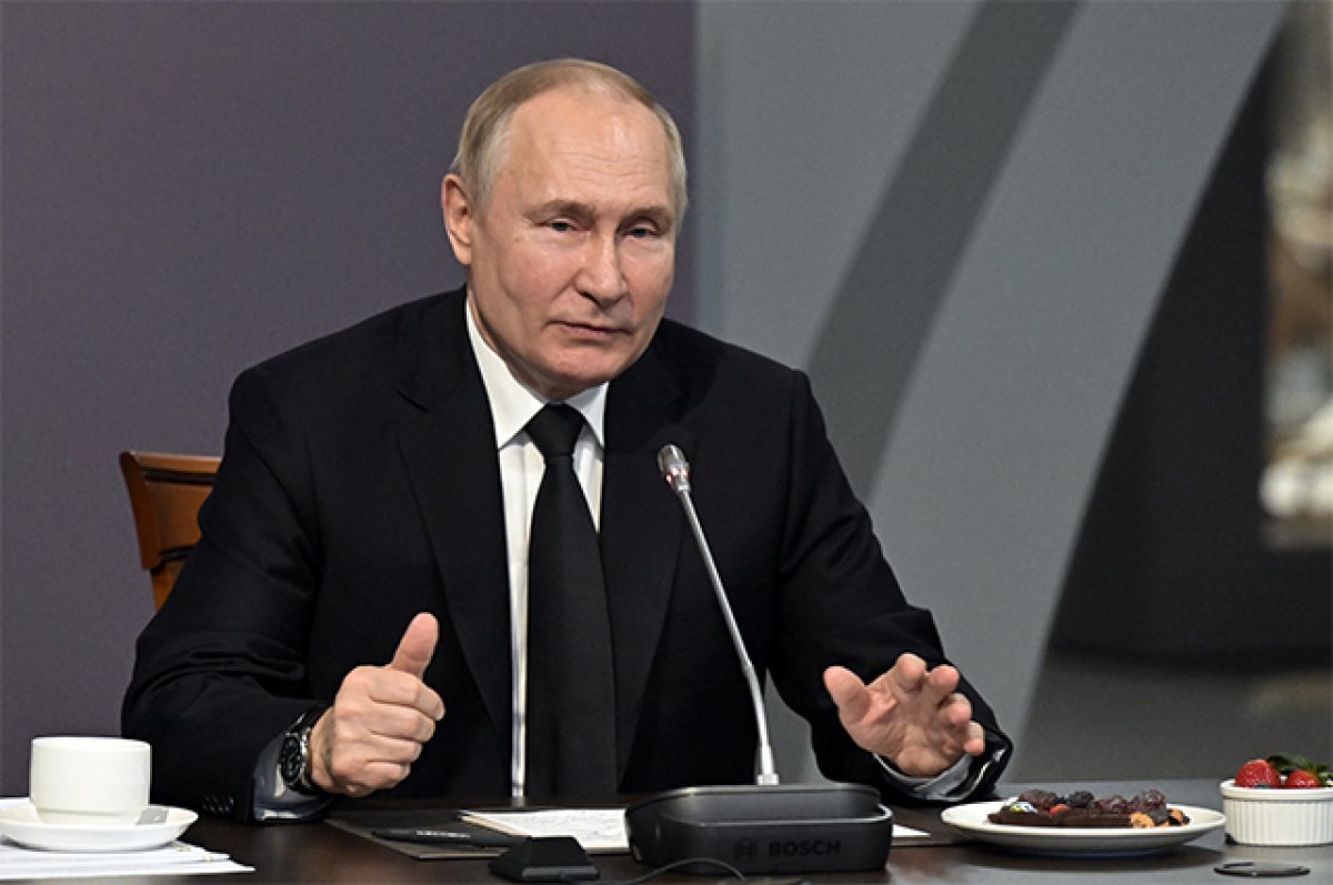    18 января 2023. Президент РФ Владимир Путин на встрече с ветеранами Великой Отечественной войны, жителями блокадного Ленинграда и представителями общественных патриотических объединений в Государственном мемориальном музее обороны и блокады Ленинграда в Санкт-Петербурге.