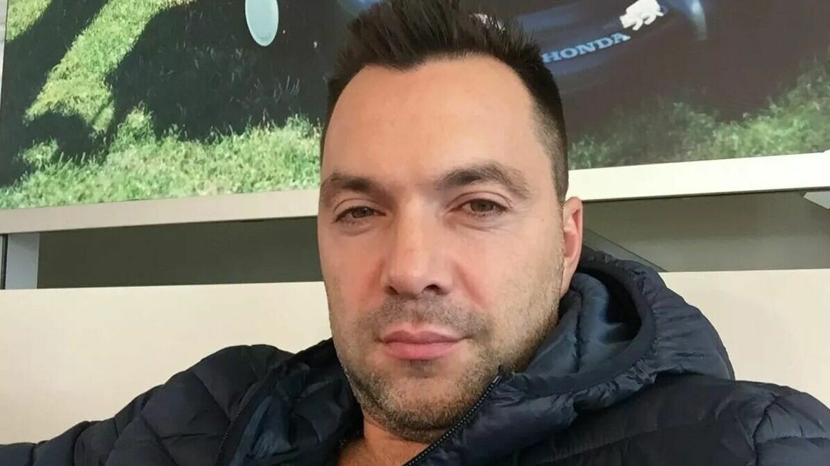     Экс-советника офиса президента Украины Алексея Арестовича (на фото) вновь внесли в базу украинского ресурса «Миротворец» с формулировкой «профессиональный провокатор». Согласно карточке на сайте, он осуществлял «публичные информационные диверсии».