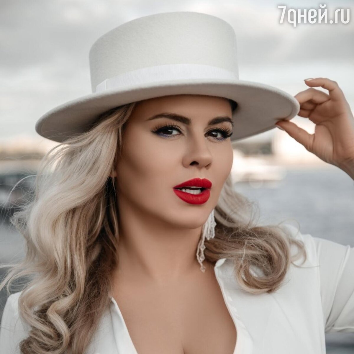    Анна Семенович Социальные сети