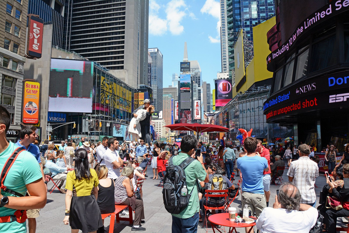 Сколько человек жителей сша. Америка Нью-Йорк. США Нью-Йорк улицы. Население Нью Йорка. Жизнь в Нью-Йорке 2023.