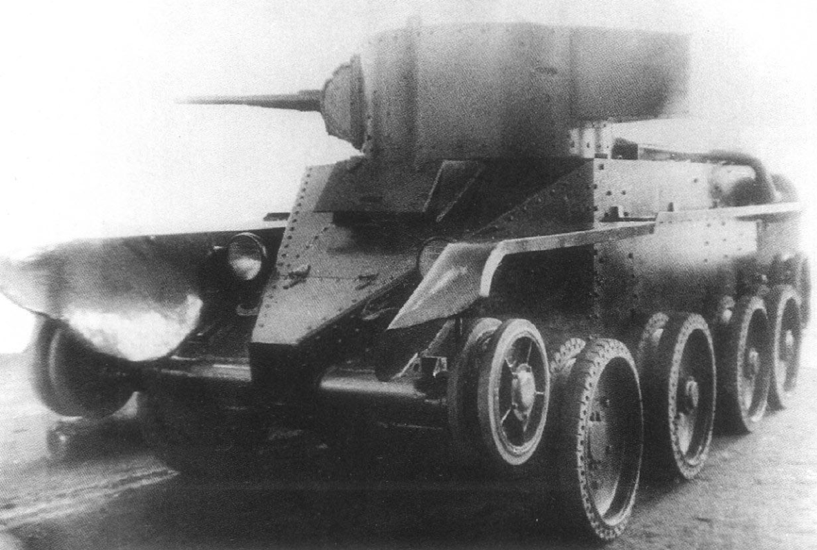 БТ-5 с БД-2. Обращает на себя внимание система выхлопа, выведенные на крылья. Оказалась неудачной.