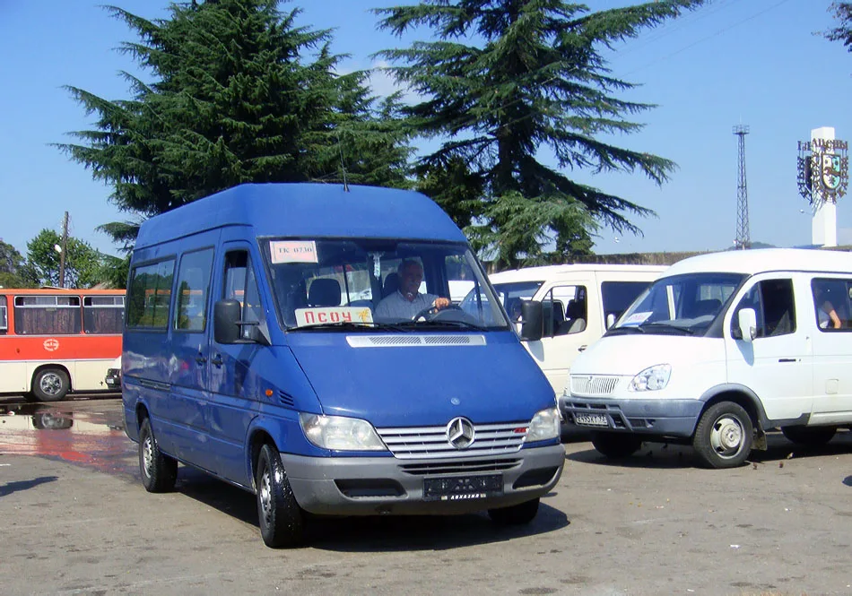 Минивэн махачкала. Mercedes-Benz Sprinter Абхазии 074. Маршрутки Абхазия Псоу. Mercedes-Benz Sprinter Абхазии 074 серый. Автостанция Псоу Абхазия.