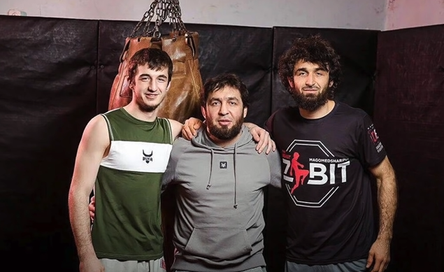 Хасан с братом и тренером