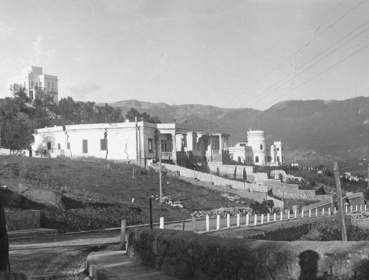 1909 год. Последствия Чукурларского оползня. На переднем плане - дача Добровольской