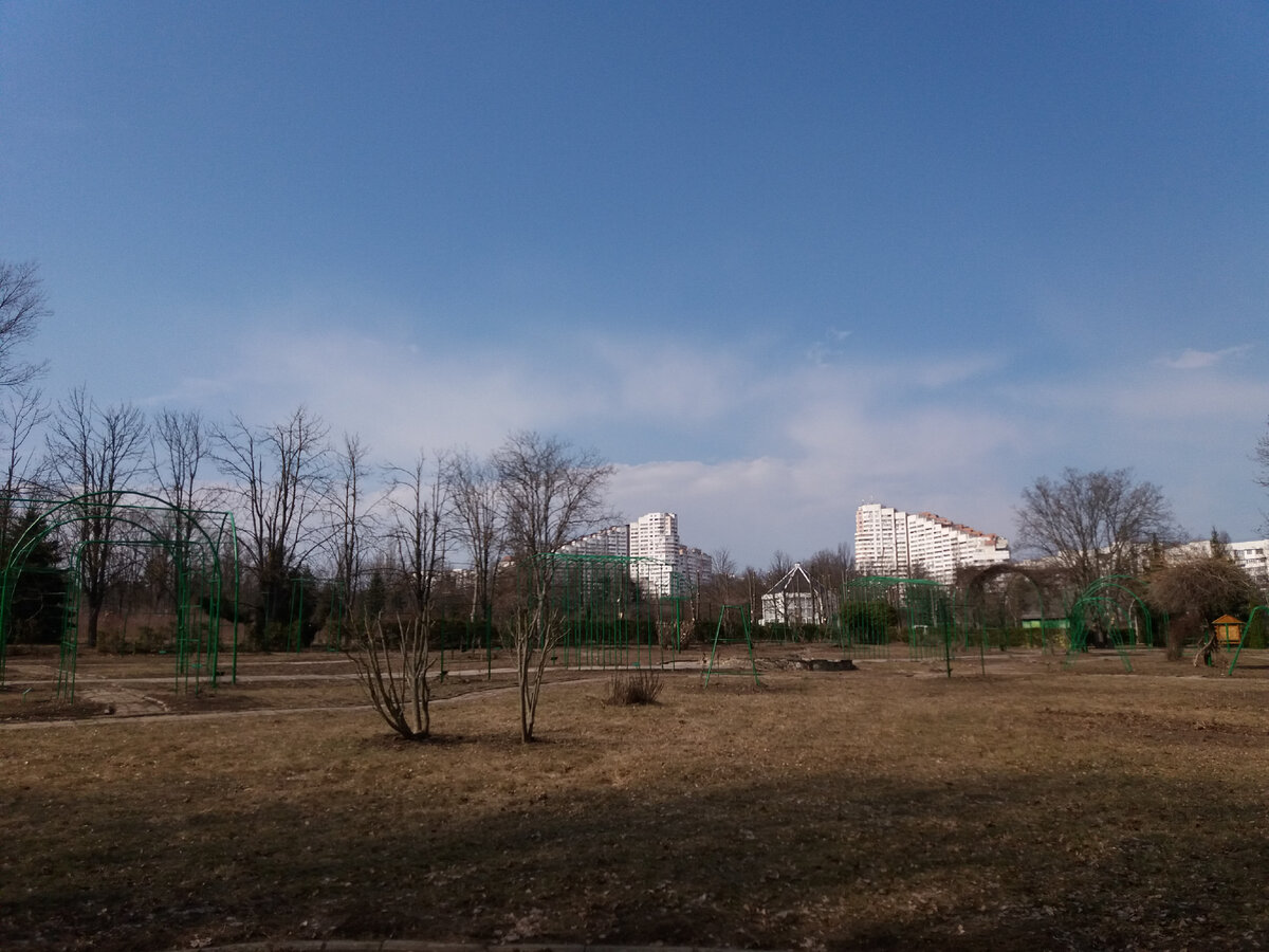 Вид на Ботанику из ботанического сада в Кишиневе