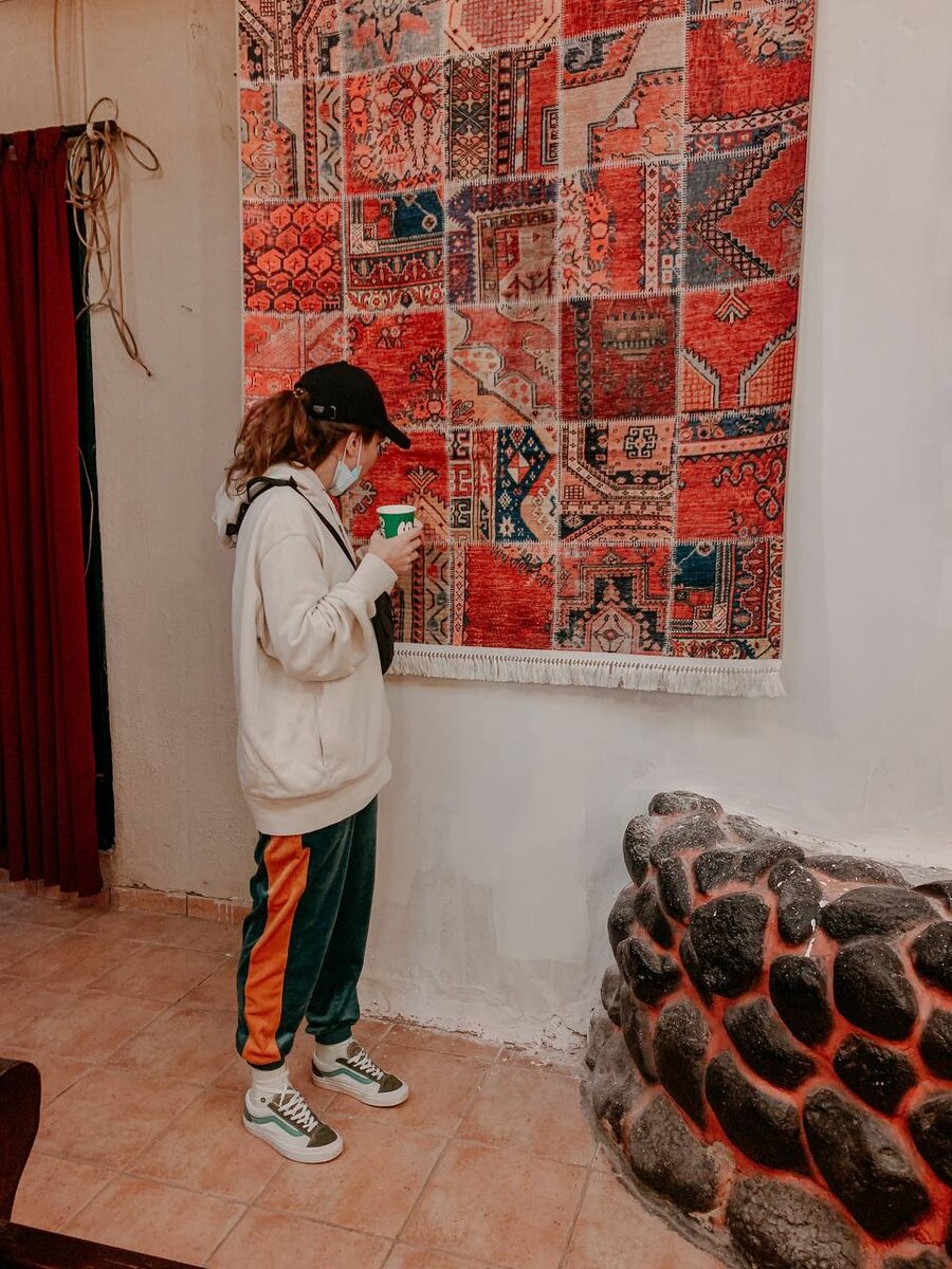 Я, ковер и стаканчик чая за 540 руб. где-то в Иордании