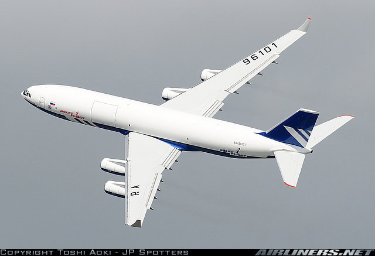 Грузовой Ил-96-400Т компании "Полёт". Обратите внимание на грузовой люк.