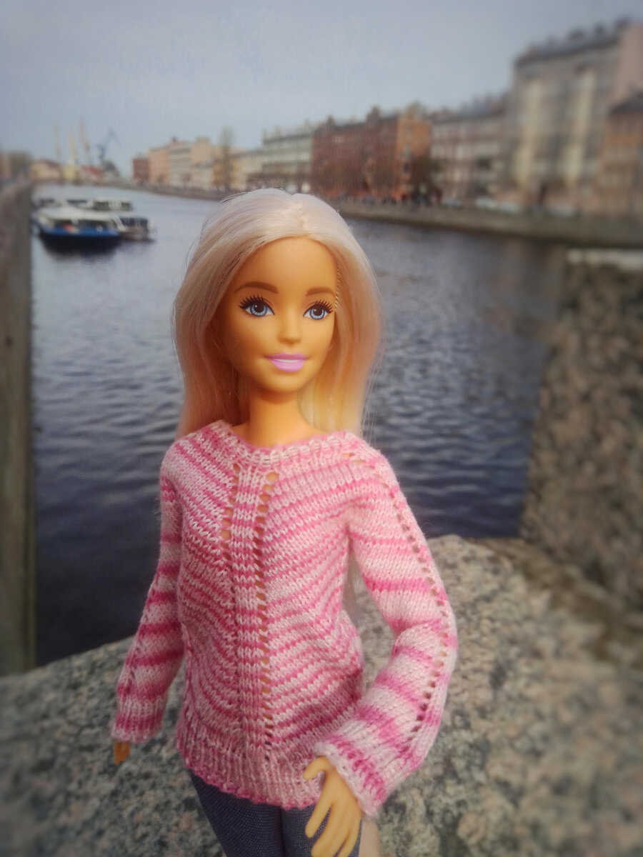 Я люблю гулять по Петербургу и вязать для кукол.