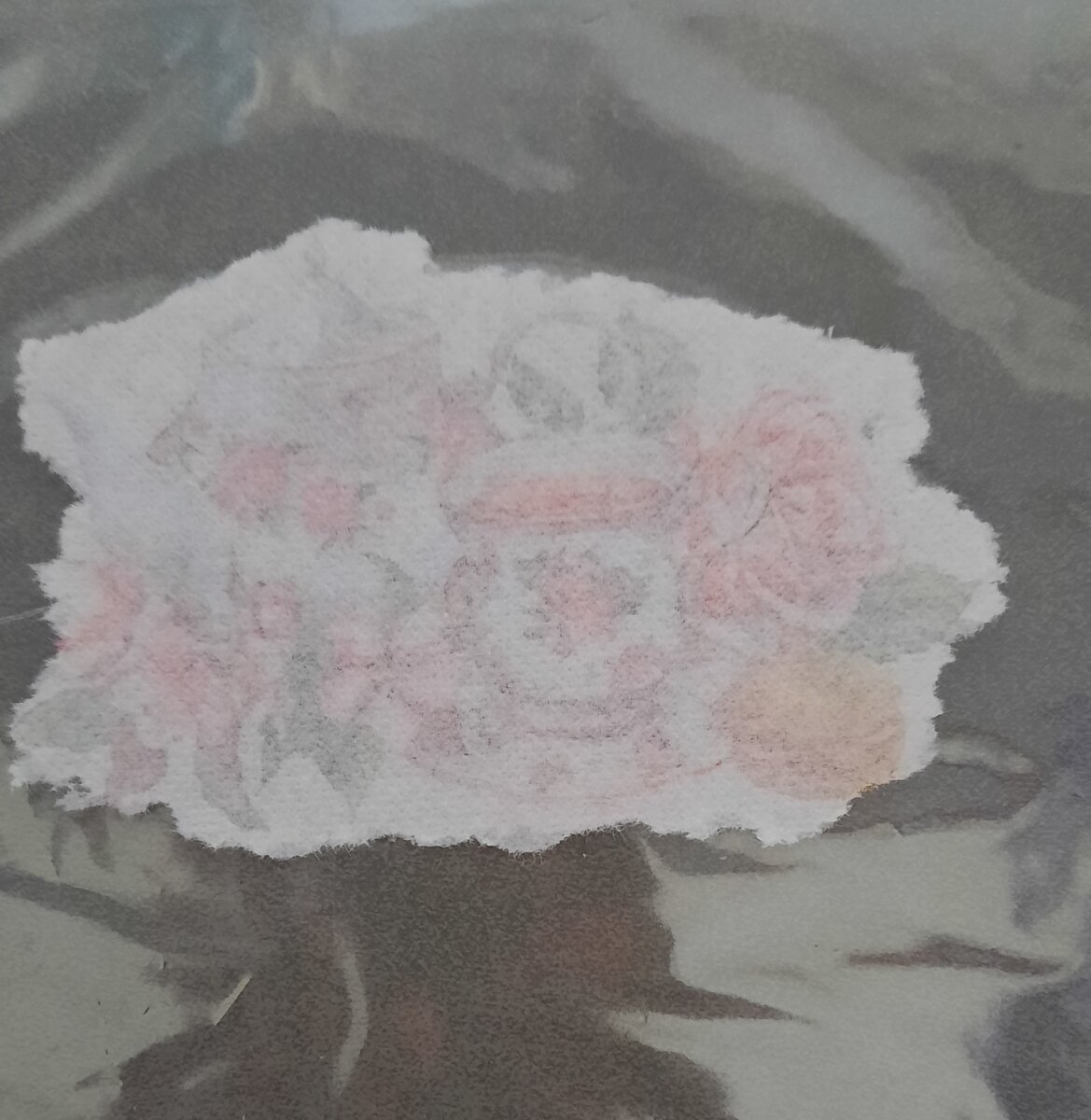 мотив с салфетки, который хотим наклеить на заготовку -на файл кладем лицевой стороной вниз   