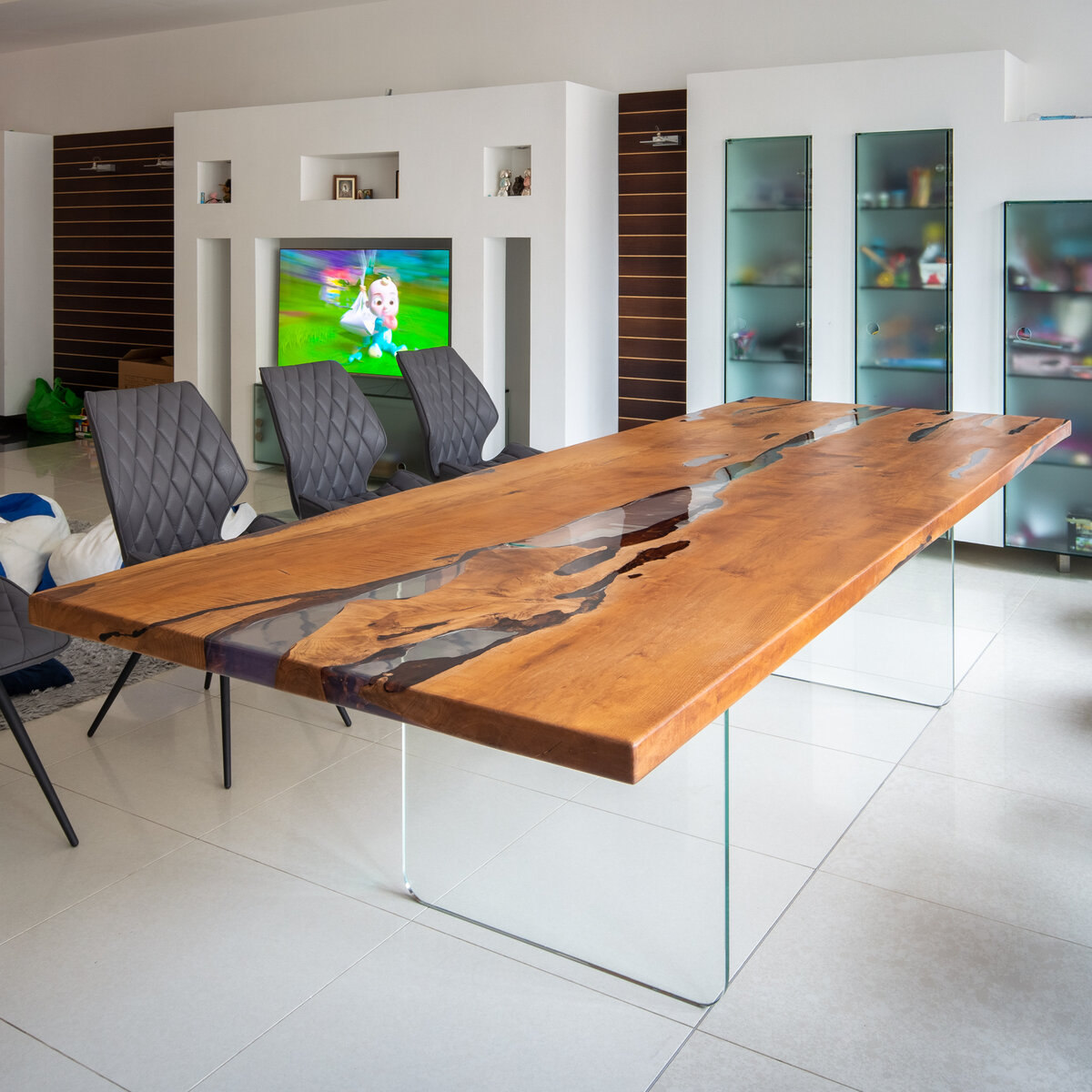 Особенно, если в поле зрения есть телевизор