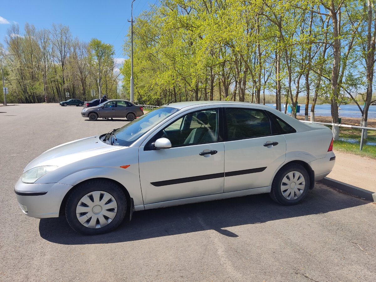 Как владелец данного авто, хочу немного рассказать о нём. Владею уже больше года, за это время авто меня приятно удивил, оч мягкий и комфортный, управляемость отличная, благодаря его многарычажной подвески, автомобиль буквально приклеен к трассе. За этот период вложений никаких, ток расходники. Но есть и минусы авто 2002 года, пробег 360.000 наблюдается масложор, + запчасти стоют не дёшево. Кузов оцинкован ржавчины и рыжиков нет, так что как первую иномарку, рекомендую к покупке, тем более цены на них копеечные. 