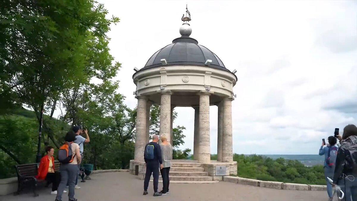 А вот не помню как именно называется это место)