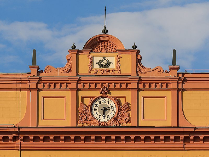 Часы на здании ФСБ 