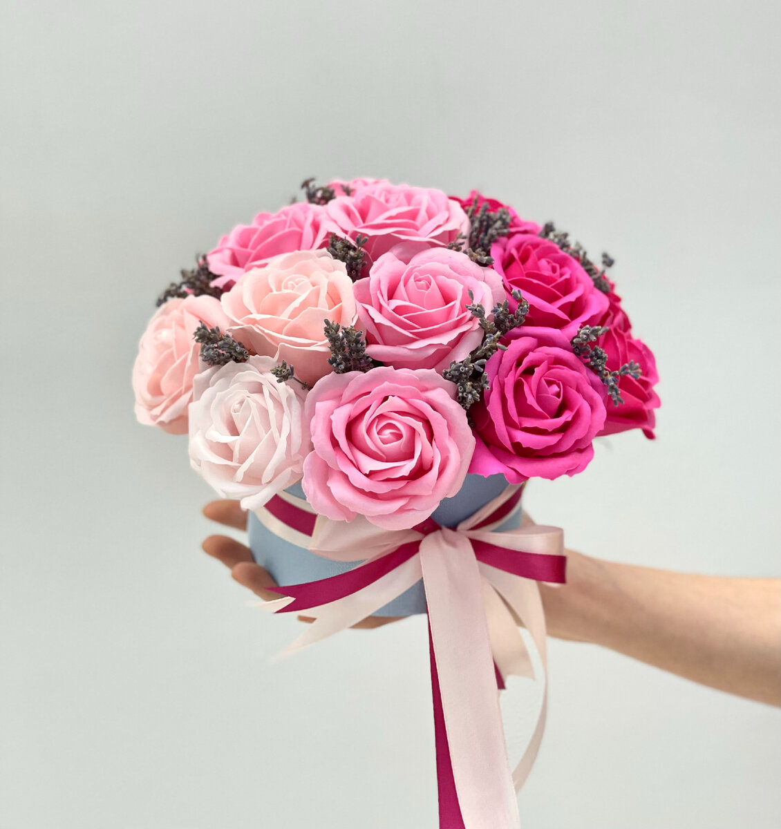 Букет из кексов. Альтернативные свадебные букеты. Альтернатива букету цветов. Афиша мастер-класс букет. Букеты в коробках.