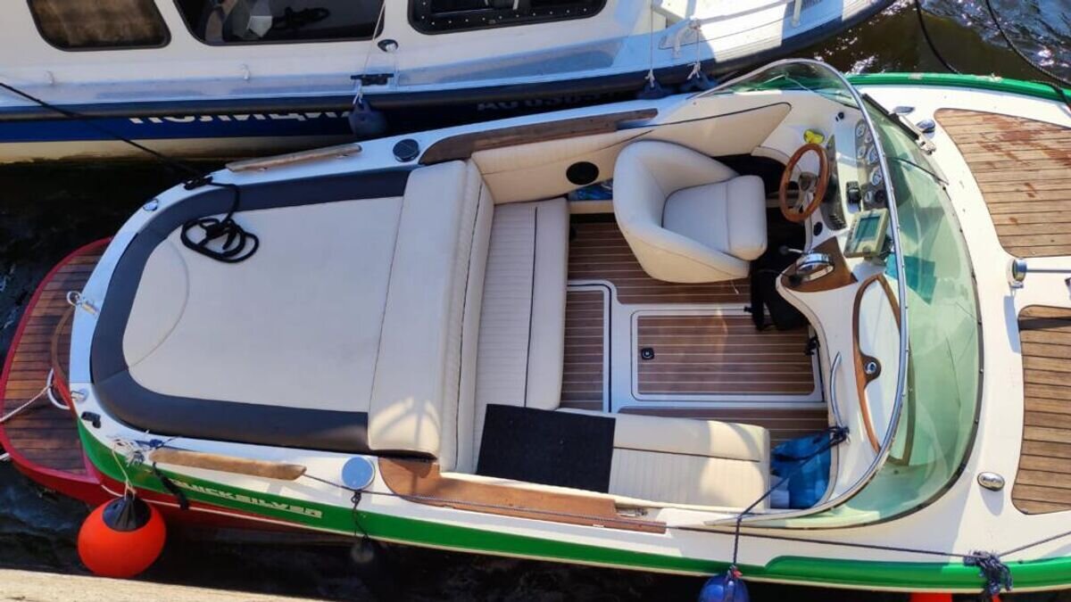    Столкновение прогулочного теплохода "Ребус" с маломерным судном в Санкт-Петербурге© Фото : Северо-Западная транспортная прокуратура/Telegram