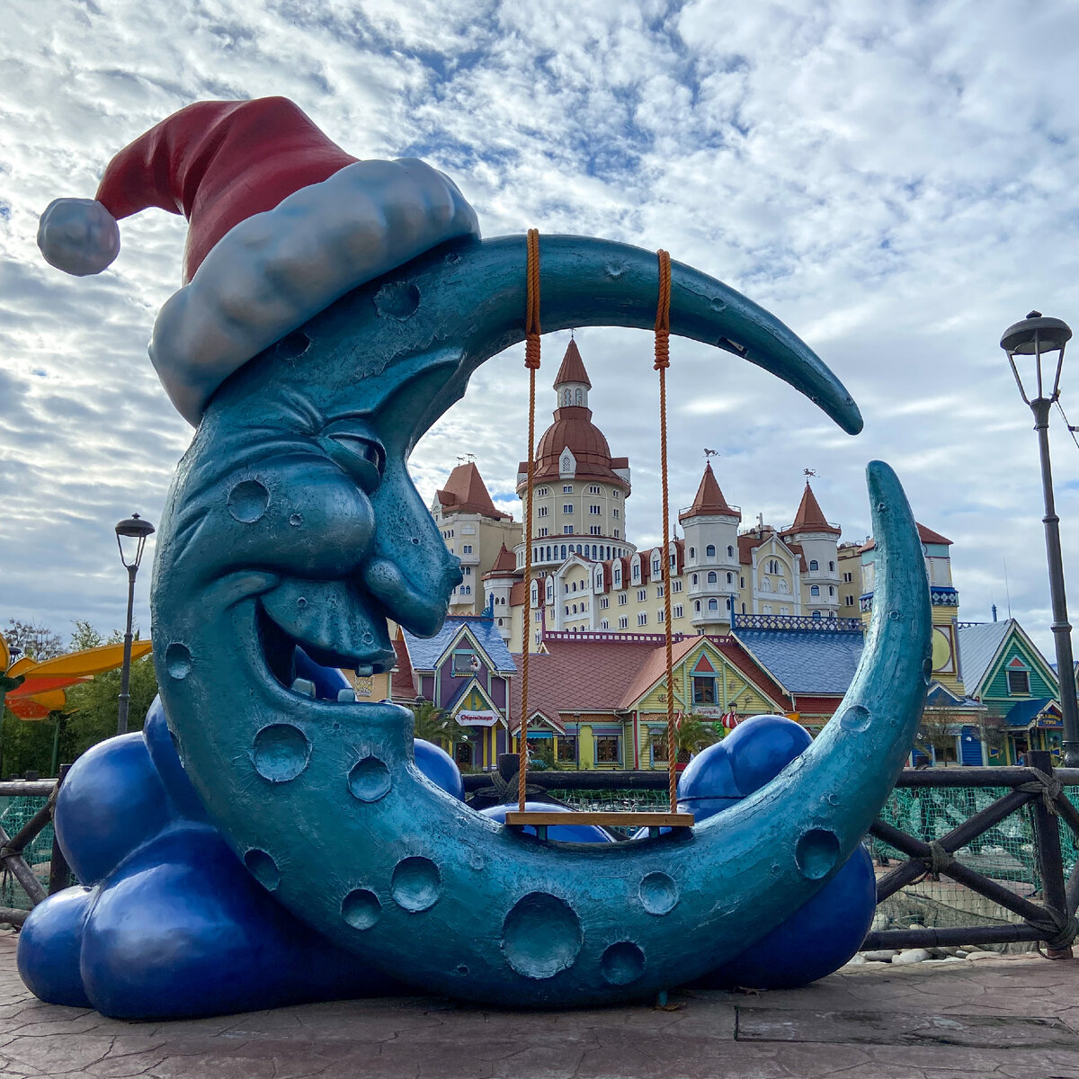 Не сделал фото с Луной на Аллее Огней, считай, не был в Сочи Парке) 