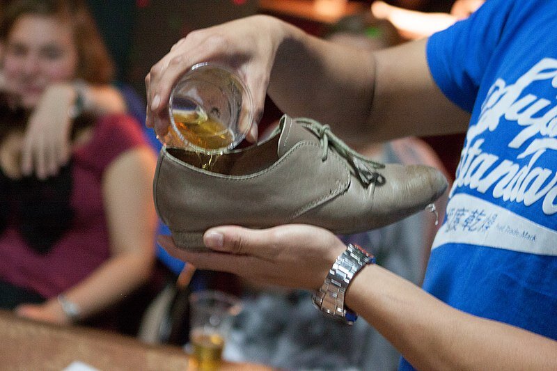 Jirka Matousek. Сейчас из туфельки "принцессы" пьют не шампанское а пиво