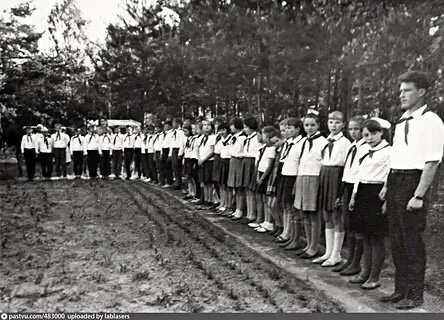 Лагерная линейка. А вы помните «наш отряд…!, наш девиз…!»?