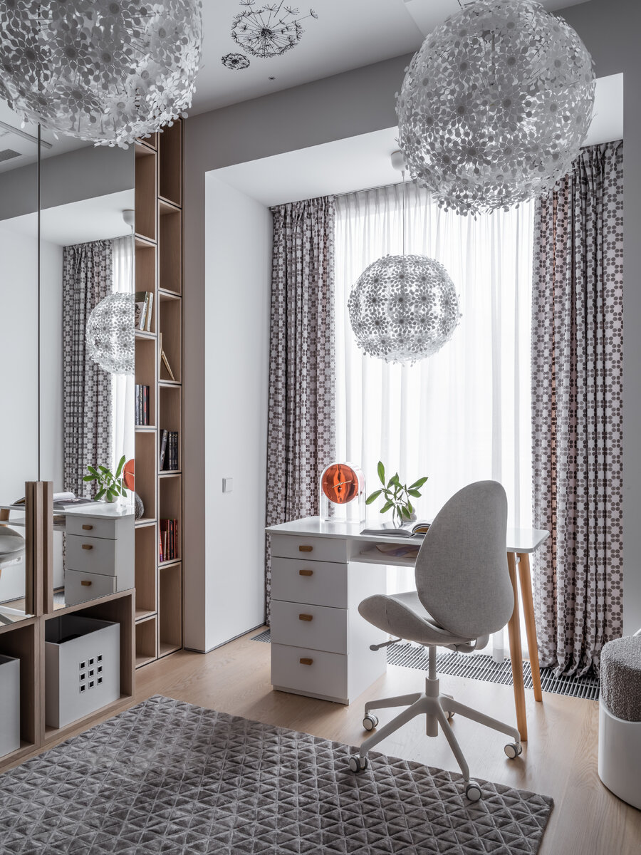    Рабочее место в детской. Дом в Ростове-на-Дону. Проект дизайнера Анны Шемуратовой.