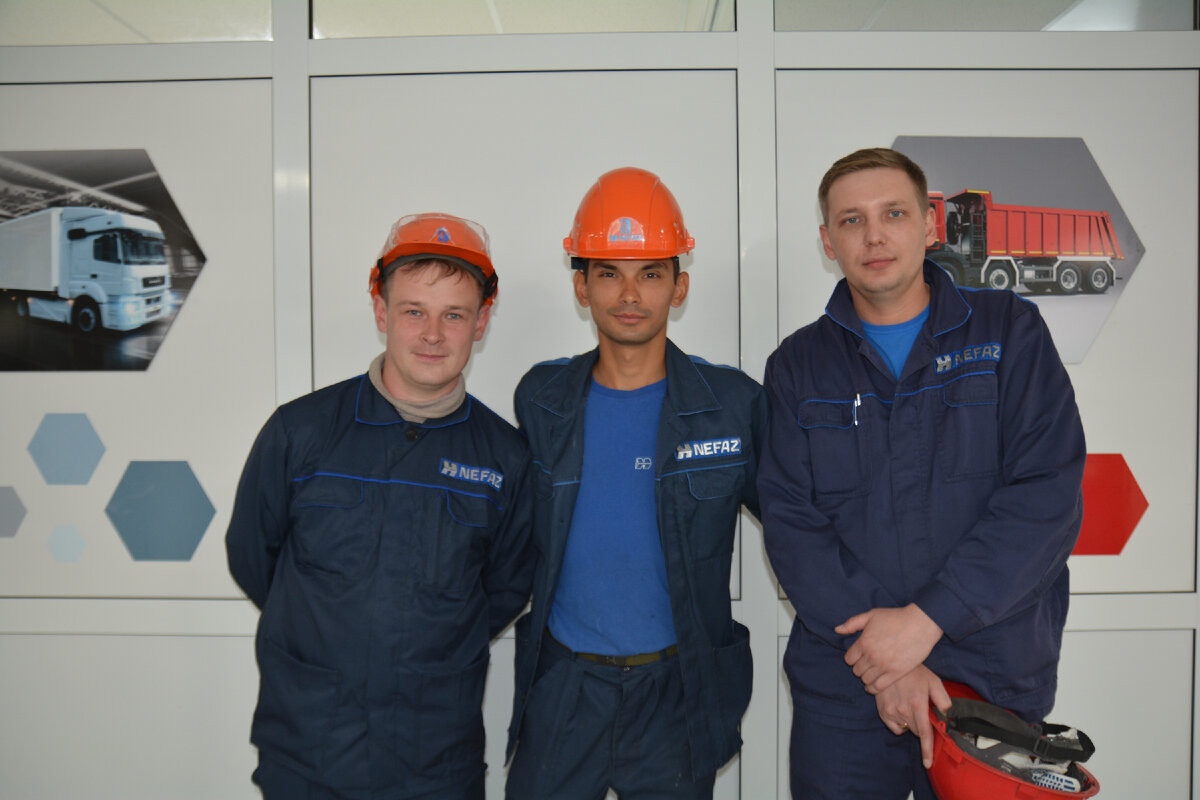 Слесарем вакансии чебоксары. Станочник фрезеровщик. Рабочие профессии. Слесарь ремонтник. Слесарь механосборочных работ.