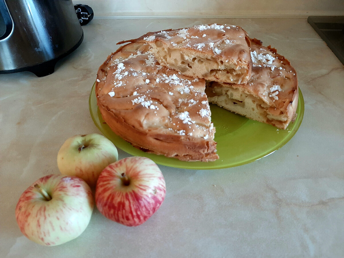 Шарлотка с яблоками.