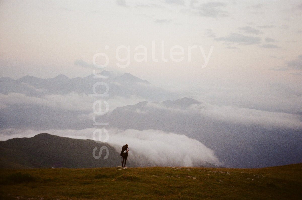 Роман Богданов | @_uoles_vil | Облачный водопад :) На высоте 2800 метров....