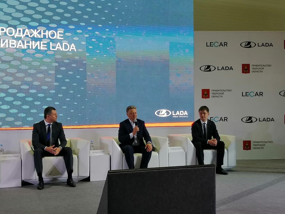     Кроссовер на базе LADA Vesta и два новых семейства: россыпь новинок АВТОВАЗа Фото: АвтоВзгляд