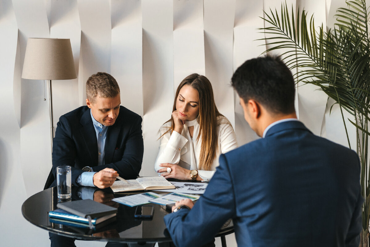 деньги это в экономике. инвестиции. биткойновый миллионер. прибыль. инвестор фото.