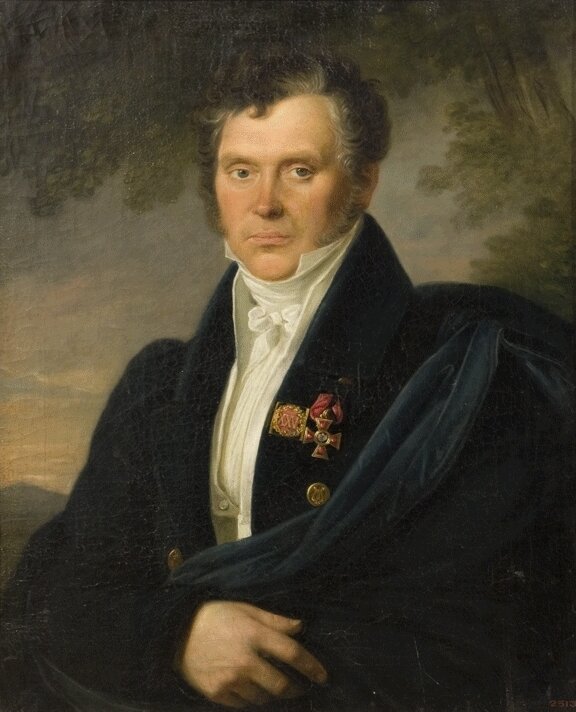 Пименов Степан Степанович (1784-1833) - скульптор русского классицизма.  С 1809-го по 1831 год Пименов стоял во главе скульптурных  работ на Императорском фарфоровом заводе. По его моделям  были изготовлены скульптурные постаменты под вазы для Русского (Гурьевского) сервиза - нашего ответа Наполеону. Фото взято из свободного доступа в интернете.
