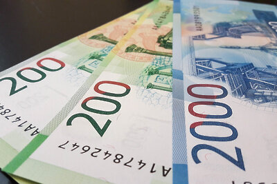    Банкноты номиналом 200 и 2000 рублей ©Александр Манзюк РИАМО