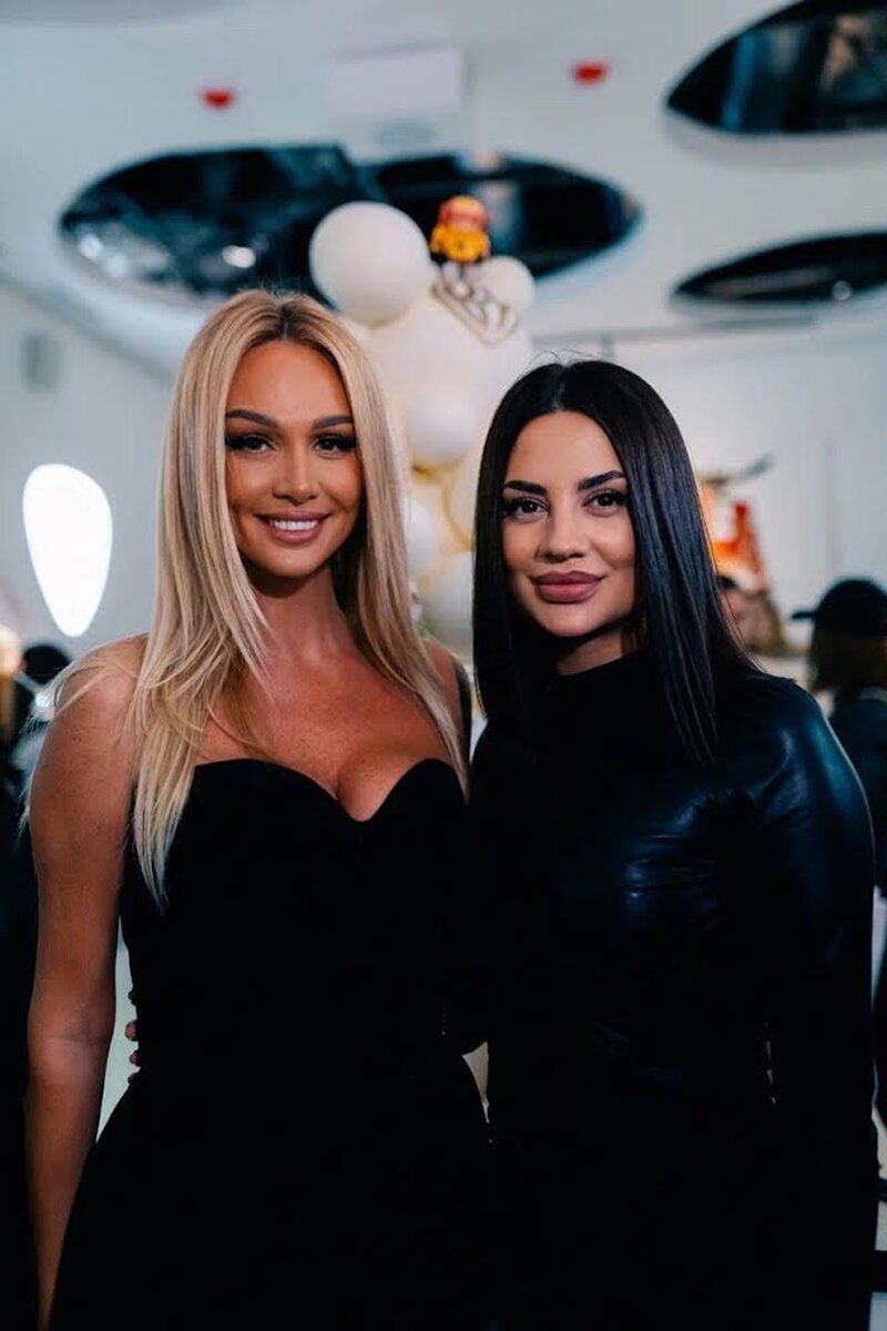    Виктория Лопырева и Виктория Десятникова Фото: пресс-служба