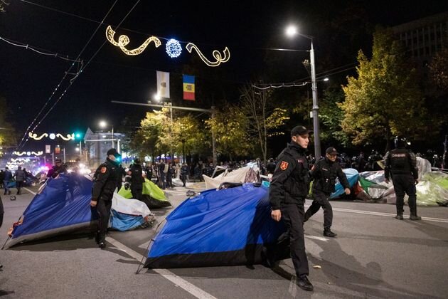    Полиция Кишинева сносит палаточный городок протестующих Политическая партия «Шор»