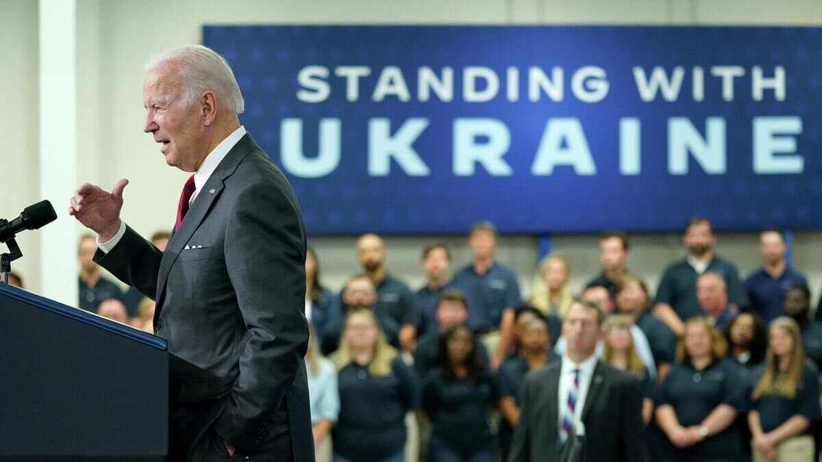    Президент США Джо Байден выступает с речью на производственном объекте военно-промышленной корпорации Lockheed Martin© AP Photo / Evan Vucci