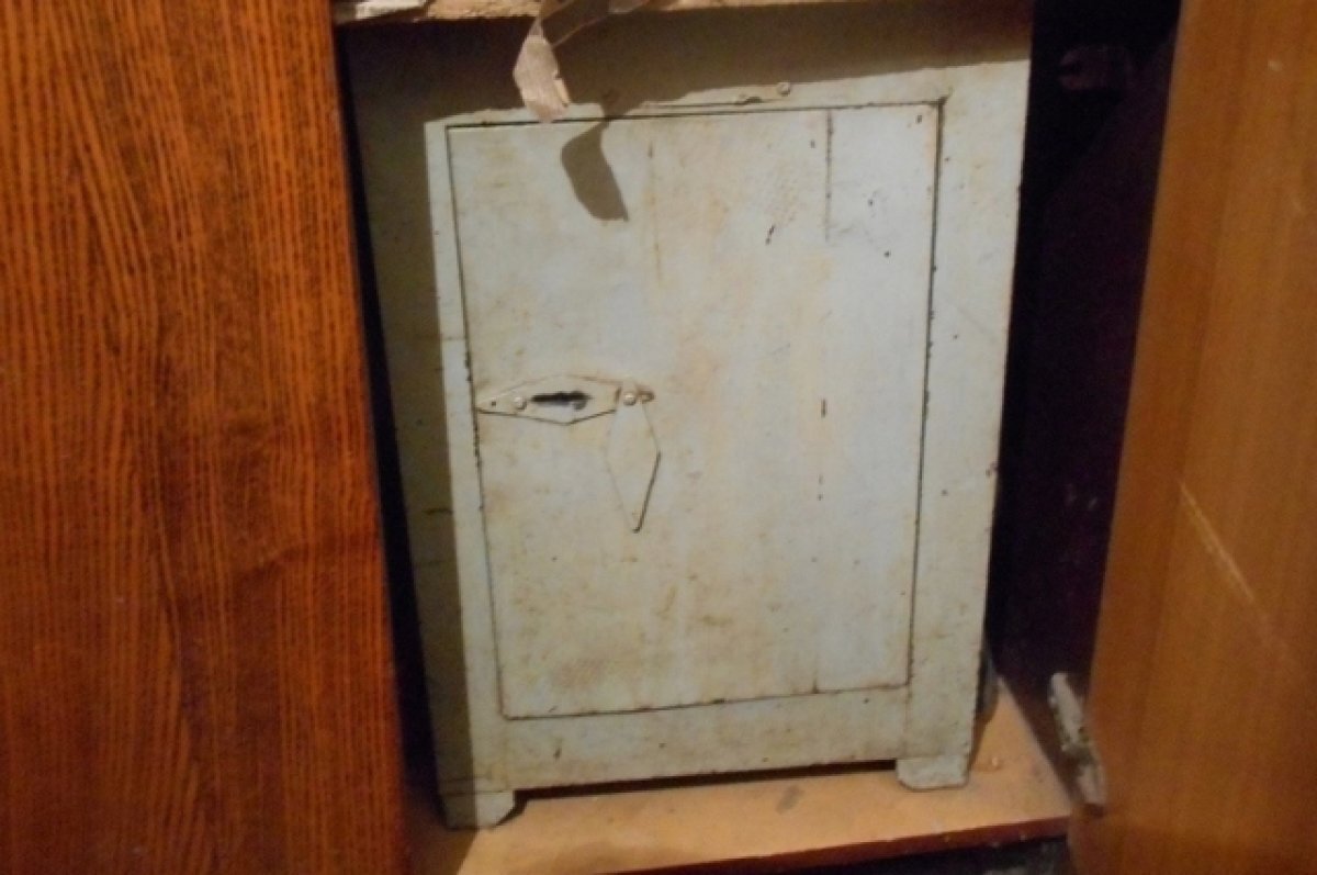    22-летний омич обворовал сейф отца приятеля на 145 тыс. руб.