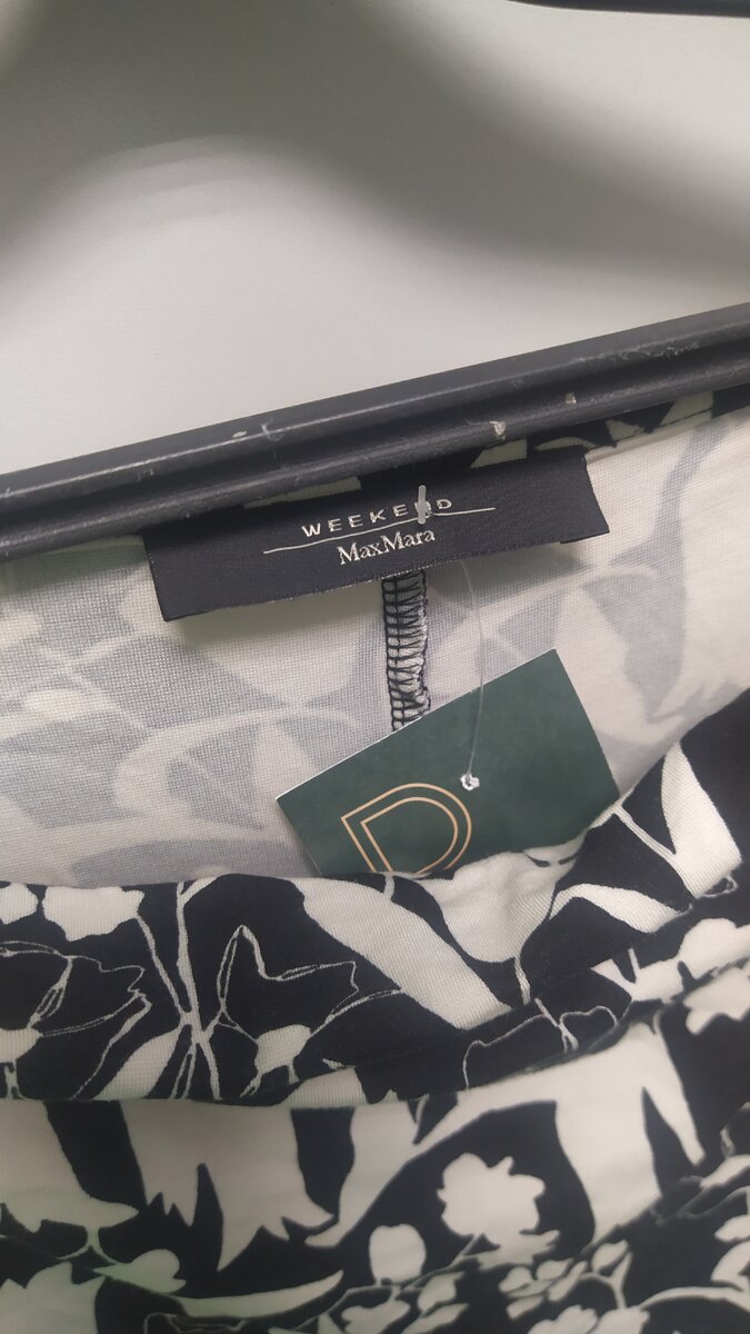 Платье Max Mara.