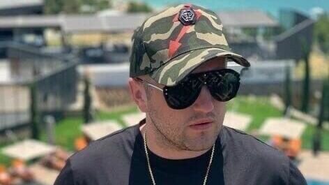     Беглый бизнесмен из Набережных Челнов Эрик Гафаров рассказал, что готовит новый проект, который учитывает ошибки рухнувшего инвестиционного фонда Gafarov and Partners. Он связан со ставками на спорт. Об этом предприниматель сообщил в своем Telegram-канале.