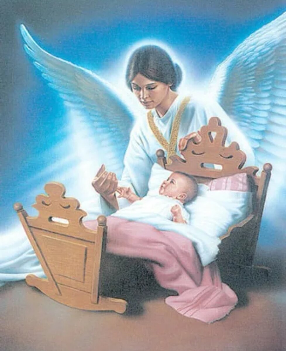 Ангел над ребенком