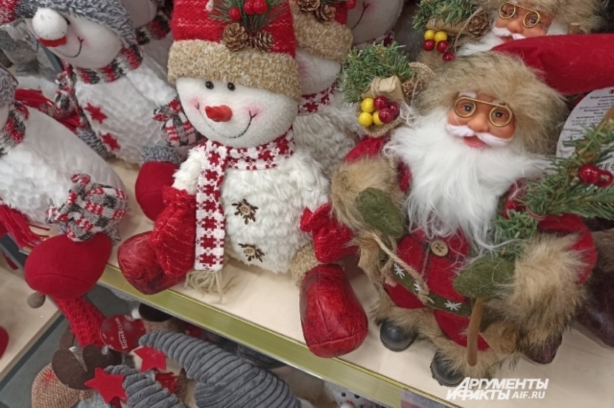    Шары, гирлянды и бумага. Когда лучше отправляться на новогодний шопинг?