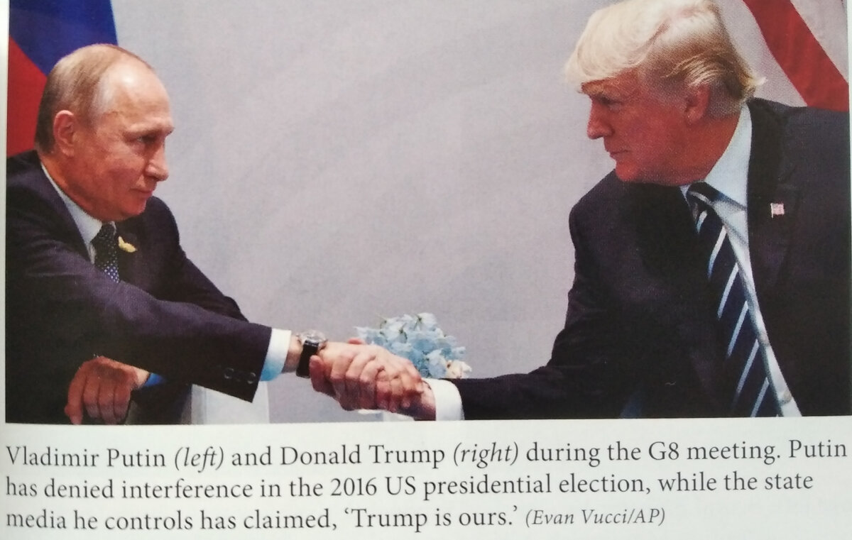 Путин и Трамп на встрече «Большой восьмерки». Пока Путин отрицал свое вмешательство в выборы американского резидента в 2016 году, подконтрольные ему СМИ открыто радовались: «Трамп - наш!».
