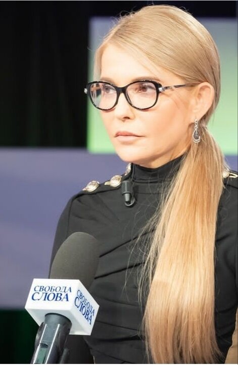 Соорганизатор (совместно с Виктором Ющенко) Оранжевой революции, жертва политический репрессий со стороны режима Виктора Януковича. Родилась в Днепре, имеет украино-еврейско-латышские кони.  