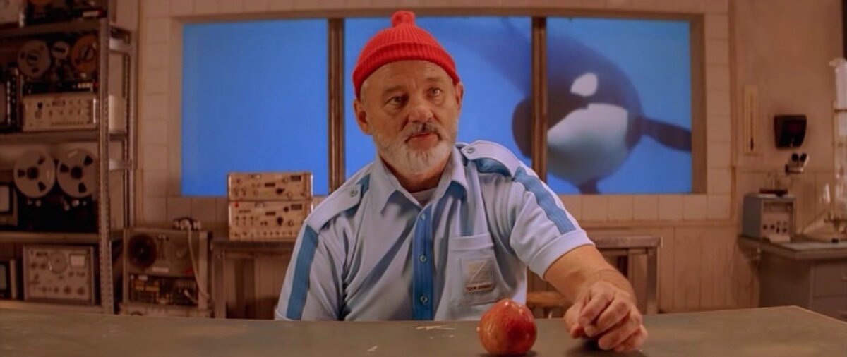 на этого самого Зиссу в исполнении Билла Мюррея и смотреть-то не особо приятно, а уж в повседневном общении, и вовсе на стенку полезешь!