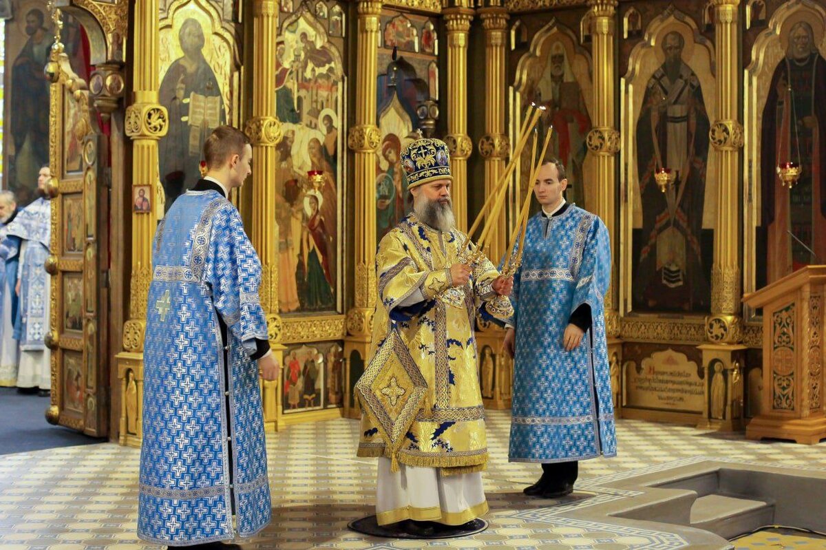 Службы в введенском соборе. Введенский собор чебоксары прихожане. Службы в введенском соборе. Службы в введенском соборе. Введенский собор архиерейская служба чебоксары.
