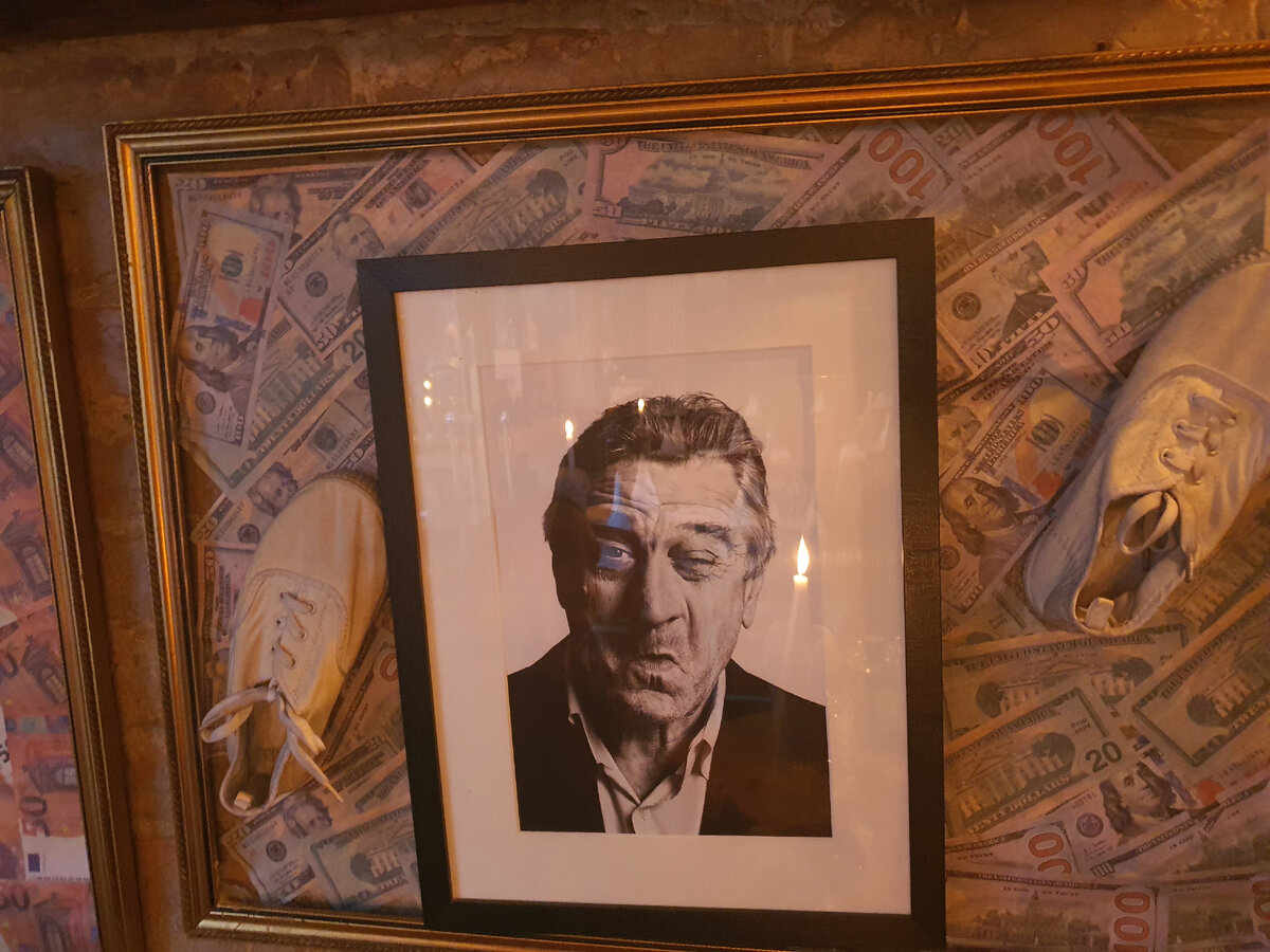 Включаем любимое: "И что же нам хотел сказать художник?"