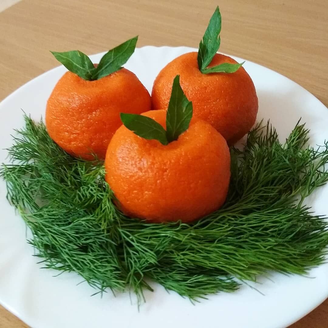Радуем символ предстоящего года! Наступает год кролика и это значит, что мы приготовим  новогодний салат в форме сочной и аппетитной моркови!-2