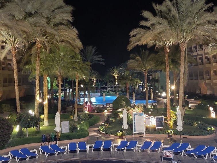 Территория отеля Sea Star Beau Rivage