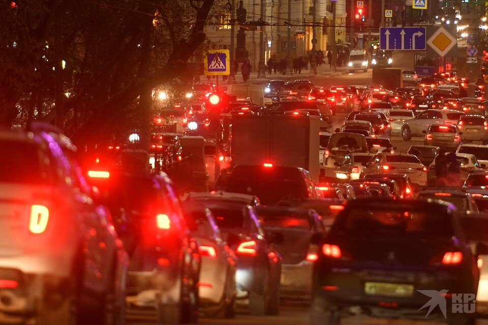     Два ДТП и метель вечером 9 декабря погрузили Рязань в 10-балльные пробки. Алексей БУЛАТОВ