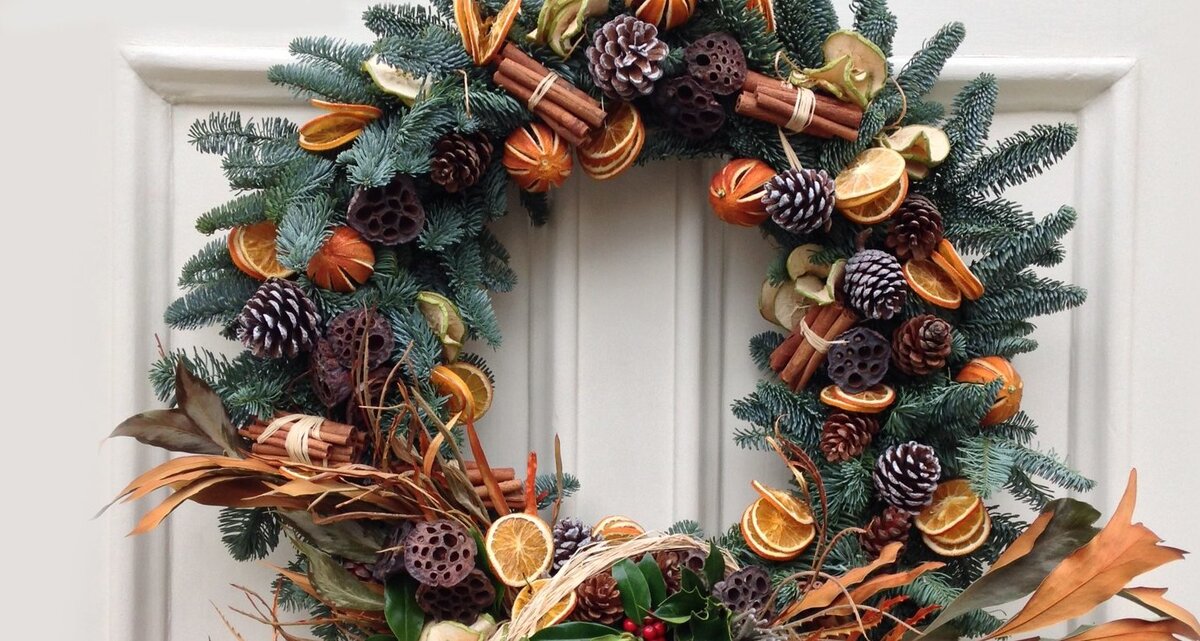     Красота своими руками: как сделать симпатичный новогодний венок